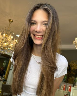 Poslední dobou se ptáte, jak dosáhnout toho úžasného lesku u tmavých vlasů? Moje tajná zbraň je Malibu C! 💖 Tahle...